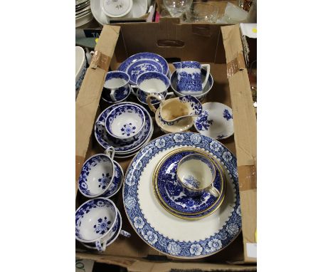 A TRAY OF BLUE AND WHITE CHINA TO INCLUDE ANTIQUE HILDITCH AND SONS CUPS AND SAUCERS