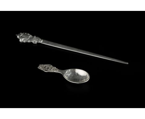 Amy Sandheim (20th Century) An Arts &amp; Crafts caddy spoon, 1939 silver, with hammered finish and embossed handle hallmarke