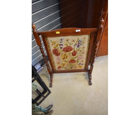 An early 20th Century oak fire screen