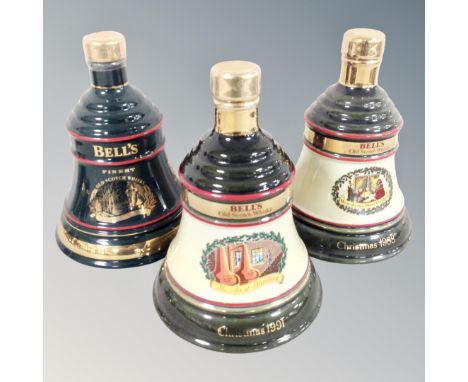 Three Wade Bell's Scotch whisky commemorative decanters : Christmas 1988, 1991, 1992, 70cl, sealed 