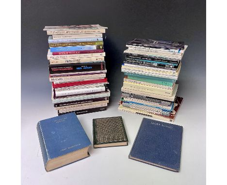 POETRY, various titles and authors on poetry. (Box).

Condition: please request a condition report if you require additional 