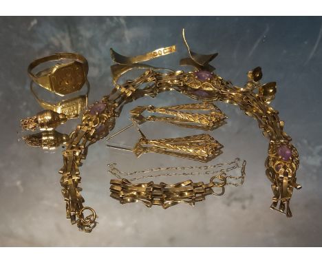 A 9ct gold &amp; amethyst bracelet (broken), 4.78g gross; a 9ct gold signet ring, cut, size Q, 1.86g; gold scraps, 4.2g 