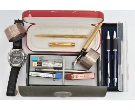 A SMALL QUANTITY OF ITEMS, to include a two piece gold plated 'Sheaffer' fountain pen with 14k nib and ball point pen, a 'Par