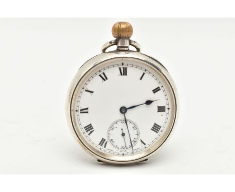 AN EARLY 20TH CENTURY OPEN FACE TOP WOUND POCKET WATCH, the white enamel dial with black Roman numerals, outer minute track, 