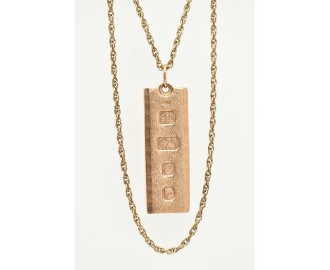 A 9CT GOLD INGOT PENDANT WITH CHAIN, textured ingot hallmarked 9ct London 1977, fitted with a jump ring for suspension, lengt