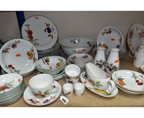 A QUANTITY OF ROYAL WORCESTER 'EVESHAM' AND 'EVESHAM VALE' PATTERN DINNERWARE, comprising a large serving bowl, five dishes, 