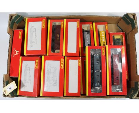 Hornby Railways. 3x locomotives - 2x Terrier class 0-6-0 tanks - SR Carisbrooke RN 13 (R2407) and a  BR RN 32670 (R2165A). Al