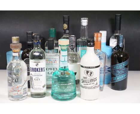 Alcohol - Collection of 16 70cl bottles of gin to include 2 x Brecon Botanicals Gin, Sipsmith London Dry Gin, Chew Valley Lon