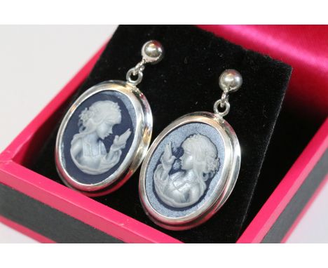 Pair of silver and enamel Wedgewood style stud earring 