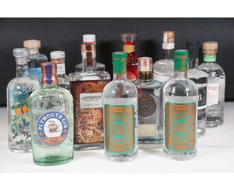 Alcohol - Collection of 13 700ml / 70cl bottles of gin to include Hawkridge London Dry Gin, 2 x Tovess Expertly Distilled Sin