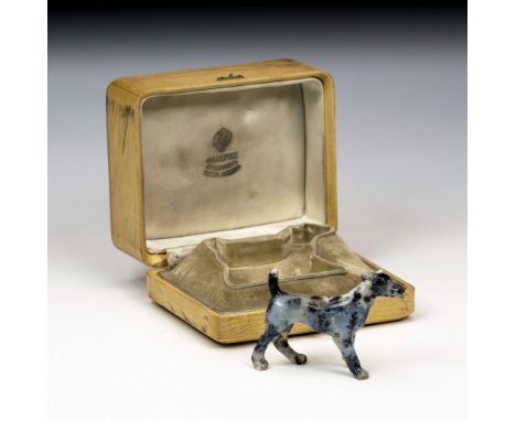 A fine Russian carved hardstone model of a dog in the manner of Fabergé, retailed by Fabergé, St. Petersburg, early 20th cent