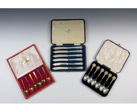 A cased set of silver 'The Society of Miniature Rifle Clubs' teaspoons, Walter Trickett & Co. Ltd., Sheffield, 1930; together