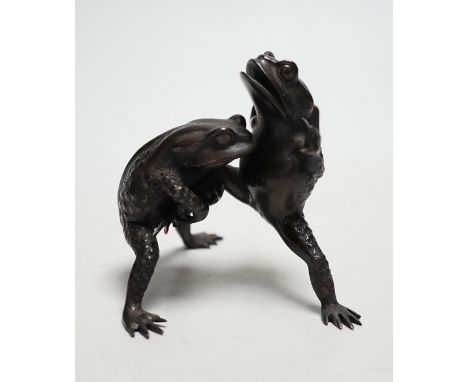 A Japanese bronze 'frogs' group, Meiji, 8cm tall