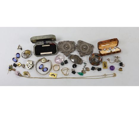 A pair of engraved 10ct oval cufflinks, 3.8 grams, two yellow metal and diamond chip set 'silhouette' charms and a quantity o