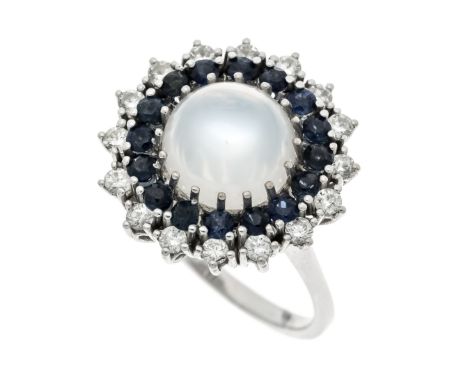 Mondstein-Saphir-Ring WG 585/000 mit einem runden Mondstein-Cabochon 10 mm Weiß, transluzent, 16 rund fac. Saphiren 2 mm und 