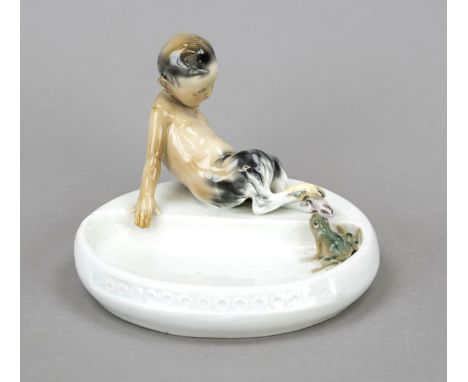 Figürliche Schale, Goebel, Marke 1923-1936, Pressmarke R.X. 101, auf runder Plinthe sitzender junger Faun, erschrocken vor ei