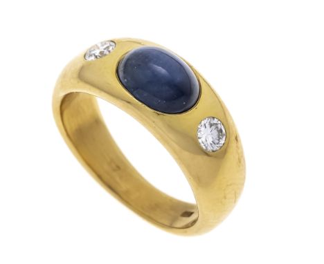 Saphir-Band-Ring GG 750/000 mit einem ovalen Saphir-Cabochon 8,5 x 6,3 mm Blau, transluzent und 2 Brillanten, zus. 0,25 ct W/