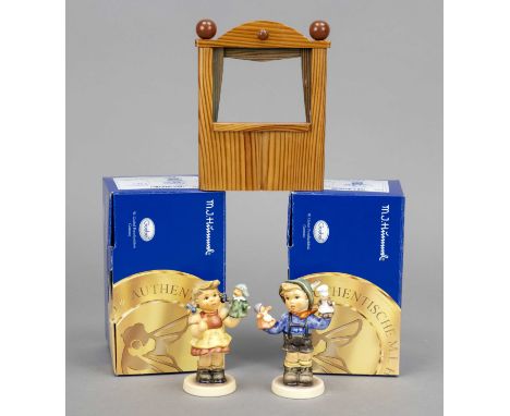 Hummelfiguren-Set, Goebel, Kasperletheater, Erster Ausgabe 2004, sign., mit einem Aufsteller aus Holz und den Figuren: Kasper