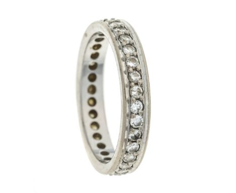 Eternity-Ring WG 750/000 rundherum mit 32 Brillanten, zus. 0,64 ct W/VS-SI, RG 57, 5,2 g