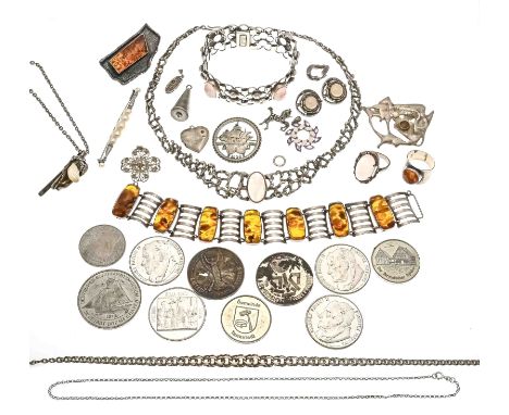 Grosses Silberkonvolut in verschiedenen Silberlegierungen bestehend aus Münzen, Silberschmuck mit Bernstein, Rosenquarz, Perl