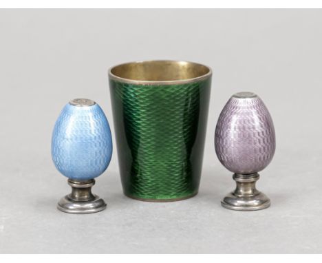 Konvolut von drei Teilen, punziert Rußland, Silber 88 zolotniki (916/000), in der Art von Fabergé, konischer Schnapsbecher un