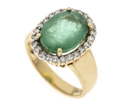 Smaragd-Brillant-Ring GG 585/000 mit einem oval fac. Smaragd 4,80 ct Grün, transluzent, 13,27 x 10,04 x 6,35 mm und 24 Brilla