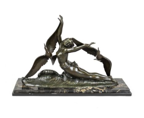 Salvatore Melani (1902-1934), italienischer Bildhauer des Art déco, weiblicher Akt auf einer Welle schwimmend, von zwei Möwen