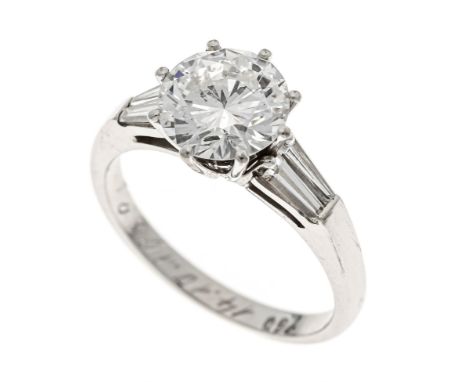 Brillant-Ring WG 750/000 mit einem Brillanten 1,72 ct Hochfeines Weiß - Feines Weiß+ (E-F)/VVS-VS und 4 Diamant-Baguettes, zu