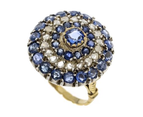 Saphir-Diamant-Ring GG 750/000 mit einem oval fac. Saphir und 30 rund fac. Saphiren in feinem leuchtenden Blau, transparent m