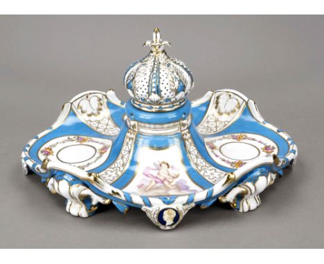 Großer Tafelaufsatz, 21. Jh., in der Art von Sevres, geschweifte ovale Form, mittig Deckel in Form einer Krone, überwiegend t