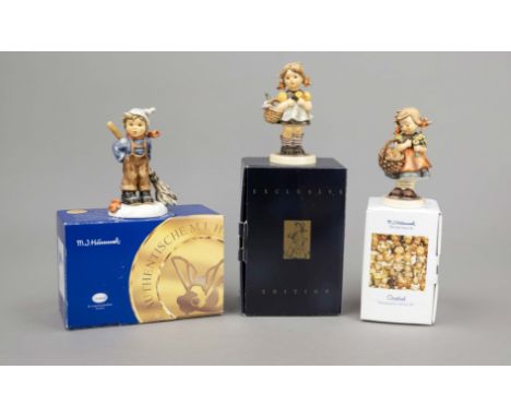 Konvolut aus 3 Hummelfiguren, Goebel, darunter: Kleine Besucherin, 1991, sign., polychrom bemalt, Modellnr. 563/0, H. 13 cm; 