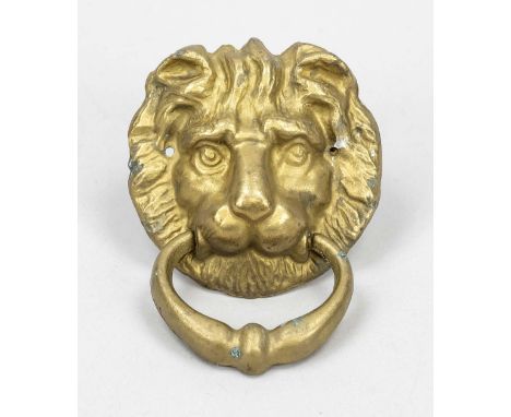 Figürlicher Türklopfer, wohl Ende 19. Jh., Messing. Löwenmaske mit Ring im Maul, ber., H. 14,5 cm