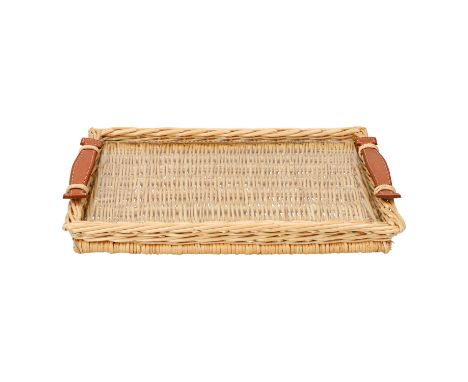 HERMÈS Tablett "OSERAIE", kleines Modell. Akt. NP.: 1.150,-€. Rechteckiges Tablett aus geflochtener Korbweide mit Henkeln aus