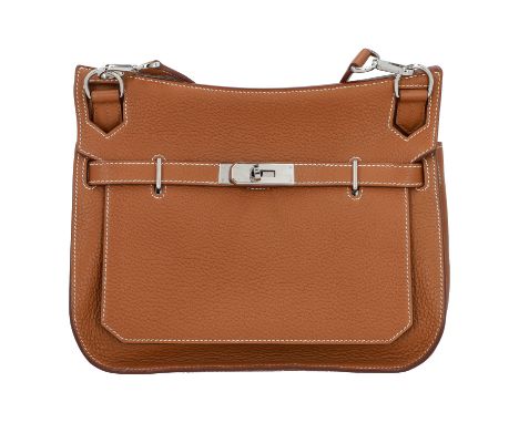 HERMÈS Umhängetasche "JYSPIERE 26". Koll. 2009 ("M"-Stempel). Togo Leder in Gold (Hellbraun) mit silberfarbener Hardware mit 
