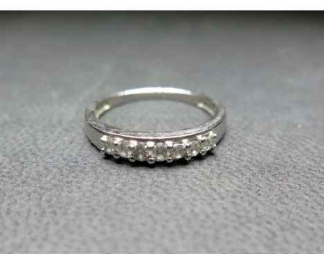 An 18ct gold diamond seven-stone ring - Hallmarked Sheffield - Ring size M - Weight approx 2.7gms
Condition Report: Good - Wi