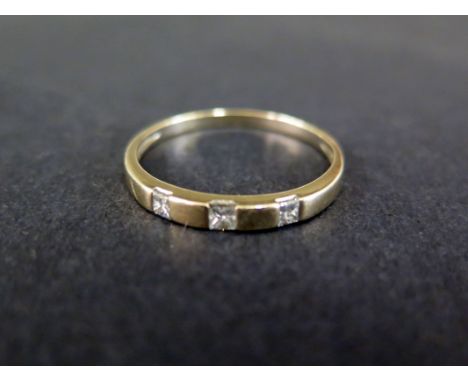 An 18ct gold princess cut diamond ring - size S - approx 1.9 grams - in good clean condition