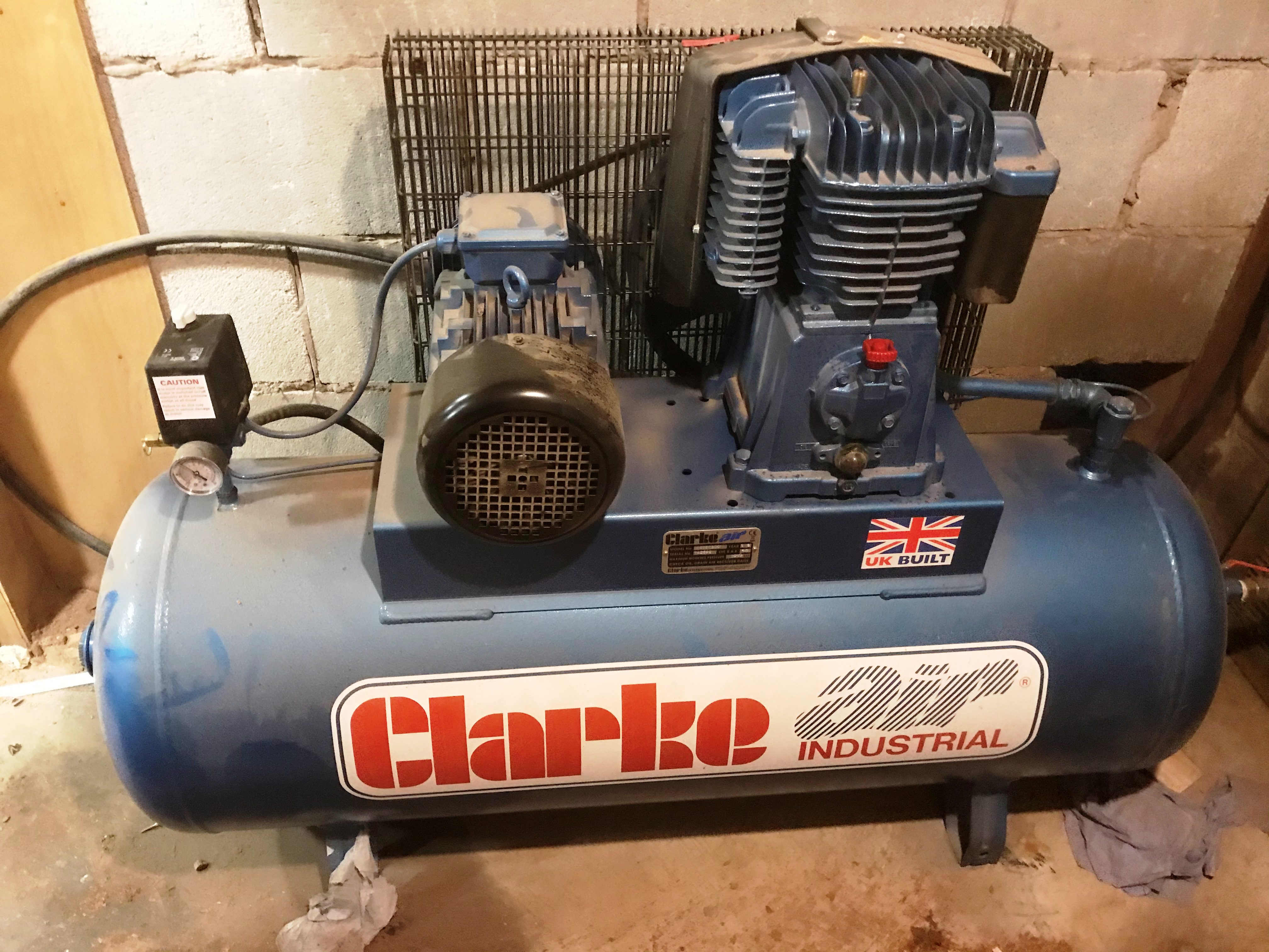 Clarke Air CompressorModel SE25C200Serial No 142592YOM 2019Bar 10