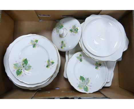 Royal Winton Grimwades dinner ware to include dinner plates, side plates platters, lidded tureen (1 tray) 