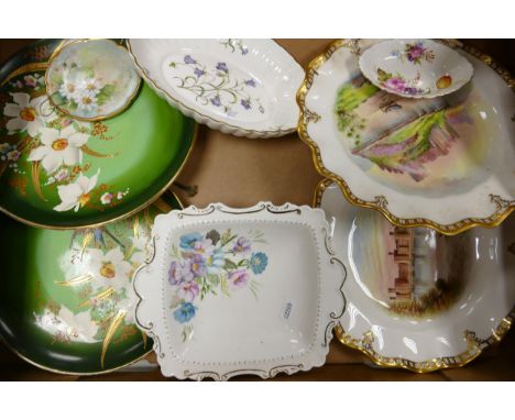 A mixed collection of items to include decorative wall plates, floral footed shallow bowl, Spode soap dish, etc (1 tray) 