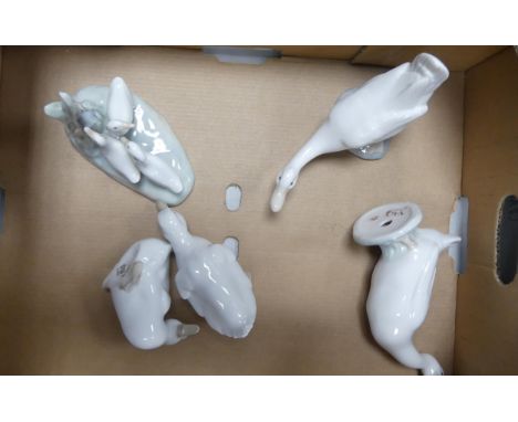Nao figure group, of three geese in reeds , two geese and two ducks (5) 