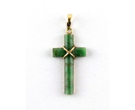 A 14ct yellow gold (stamped 14k and 585) jade set cross pendant, L. 3.5cm.