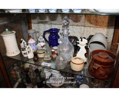 SHELF OF MIXED DECORATIVE ITEMS INCLUDING PORCELAIN WARES