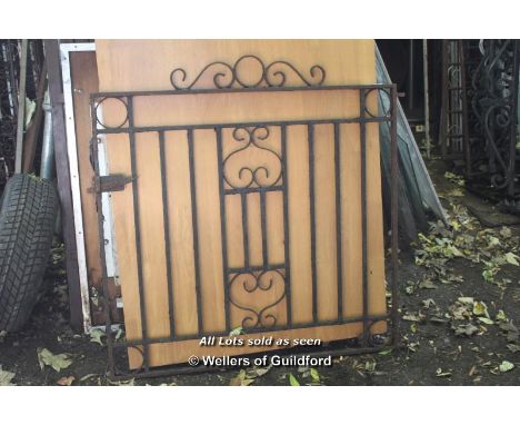 DECORATIVE WROUGHT IRON GATE, 1020 X 1050
