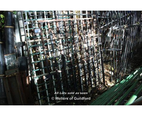 DECORATIVE WROUGHT IRON RAILING SECTION, 970 X 1300