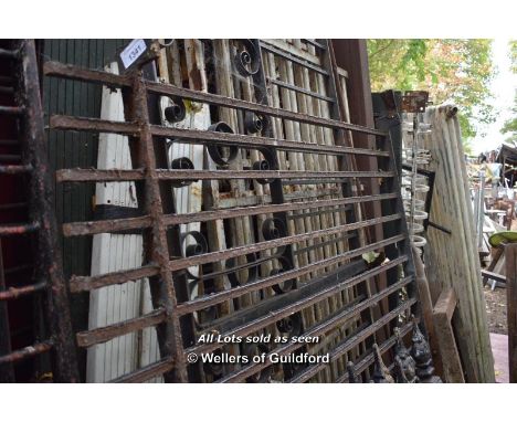 SIMPLE CAST IRON RAILING SECTION, 1800 X 1570