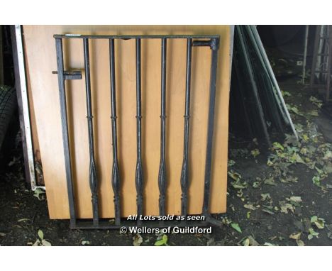 SIMPLE CAST IRON GATE, 720 X 960