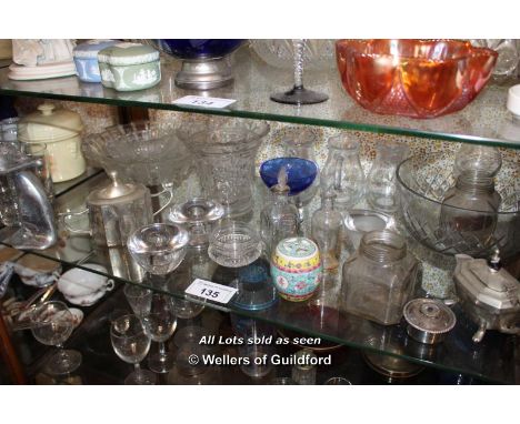 SHELF OF MIXED DECORATIVE ITEMS INCLUDING GLASSWARES
