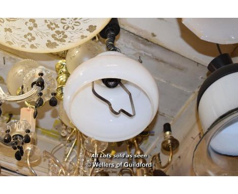 SIMPLE LIGHT FITTING WITH FROSTED GLASS SHADE