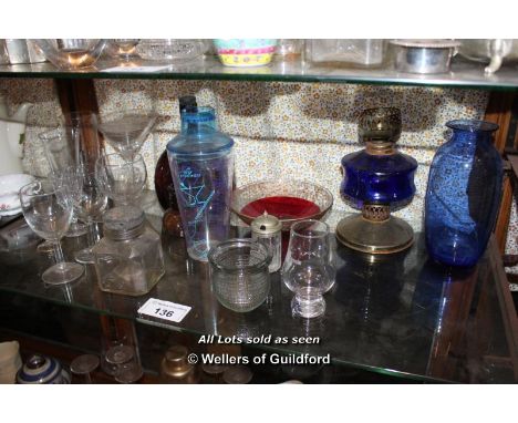 SHELF OF MIXED DECORATIVE ITEMS INCLUDING GLASSWARES