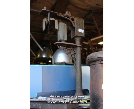 SET OF WEIGHING SCALES
